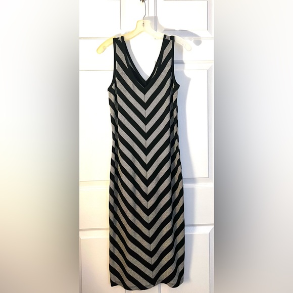 Massimo V neck dress - Picture 3 of 4